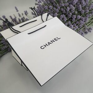 CHANEL White Shopping Bag with Black Logo and Handles